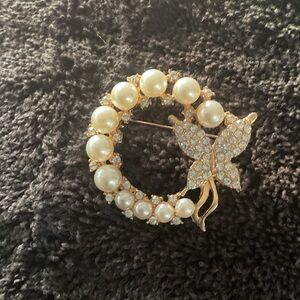 Elegant Pearl and Gold Butterfly Brooch